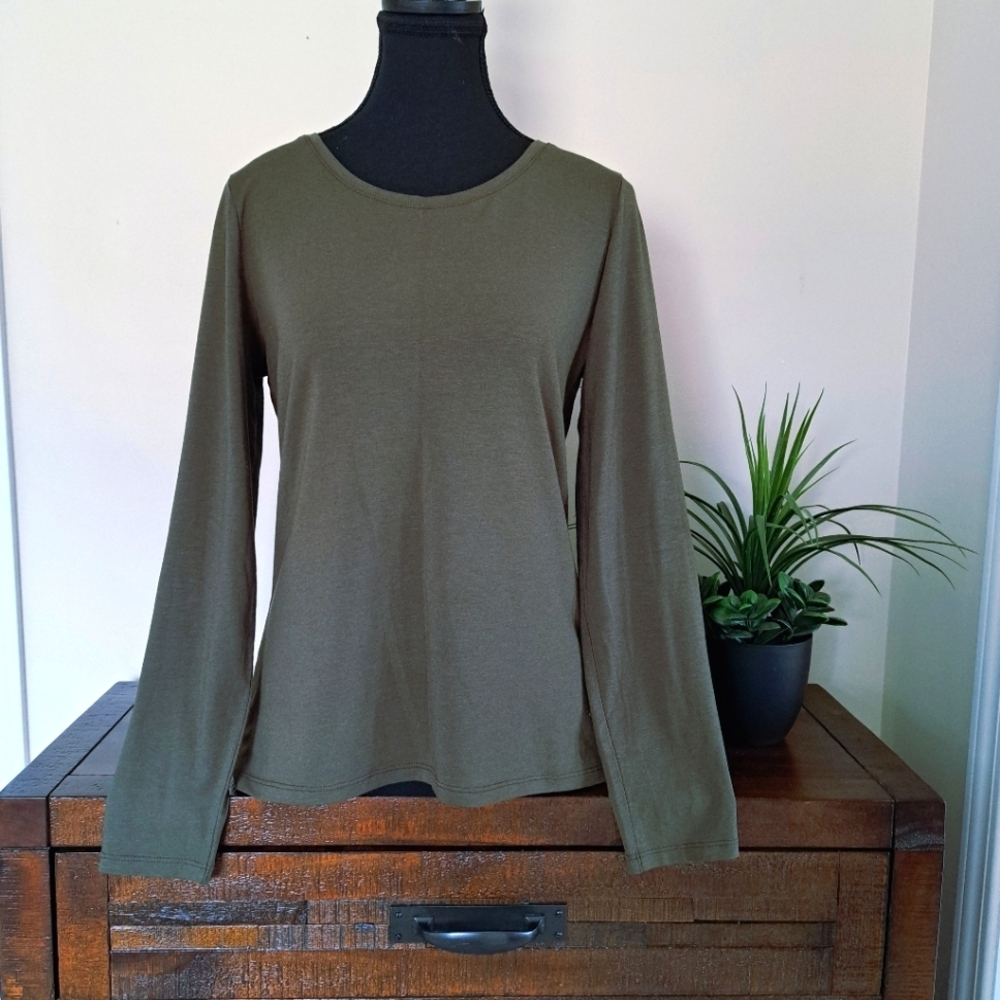 Tahari Olive Green Long Sleeve Crewneck Top